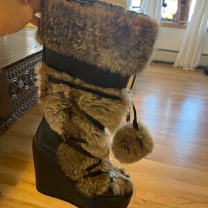 Ash fur boots